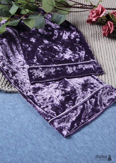 Pijama bohemio de terciopelo morado.